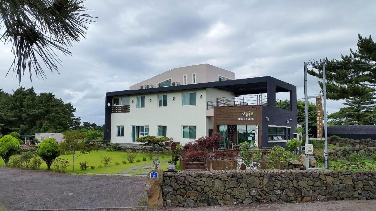 Moon Forest Guesthouse Jeju Dış mekan fotoğraf