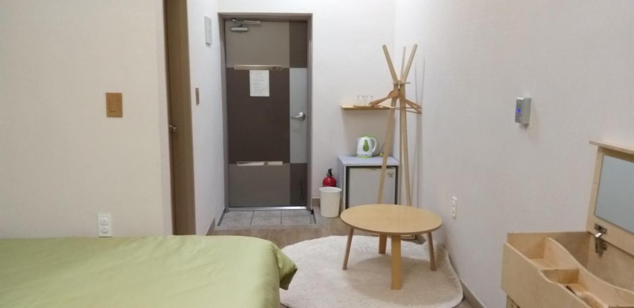 Moon Forest Guesthouse Jeju Dış mekan fotoğraf