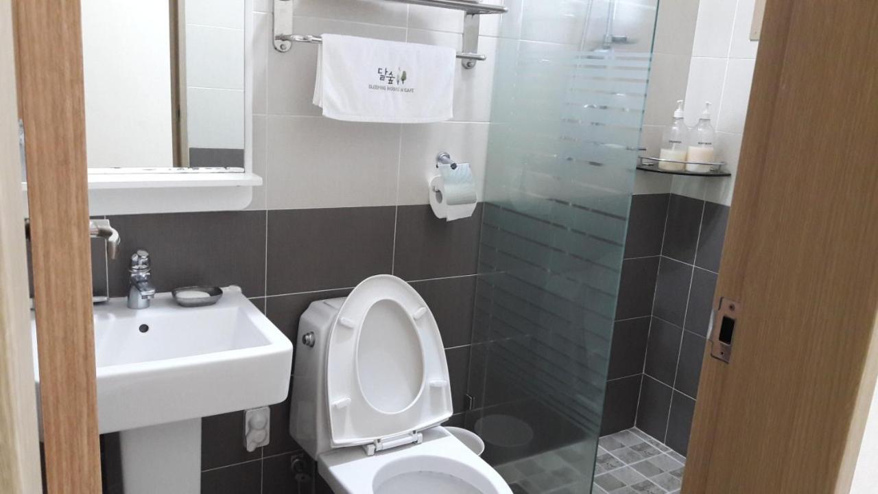Moon Forest Guesthouse Jeju Dış mekan fotoğraf