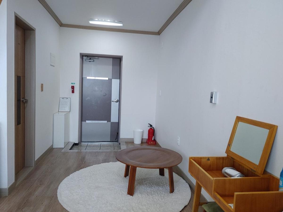 Moon Forest Guesthouse Jeju Dış mekan fotoğraf