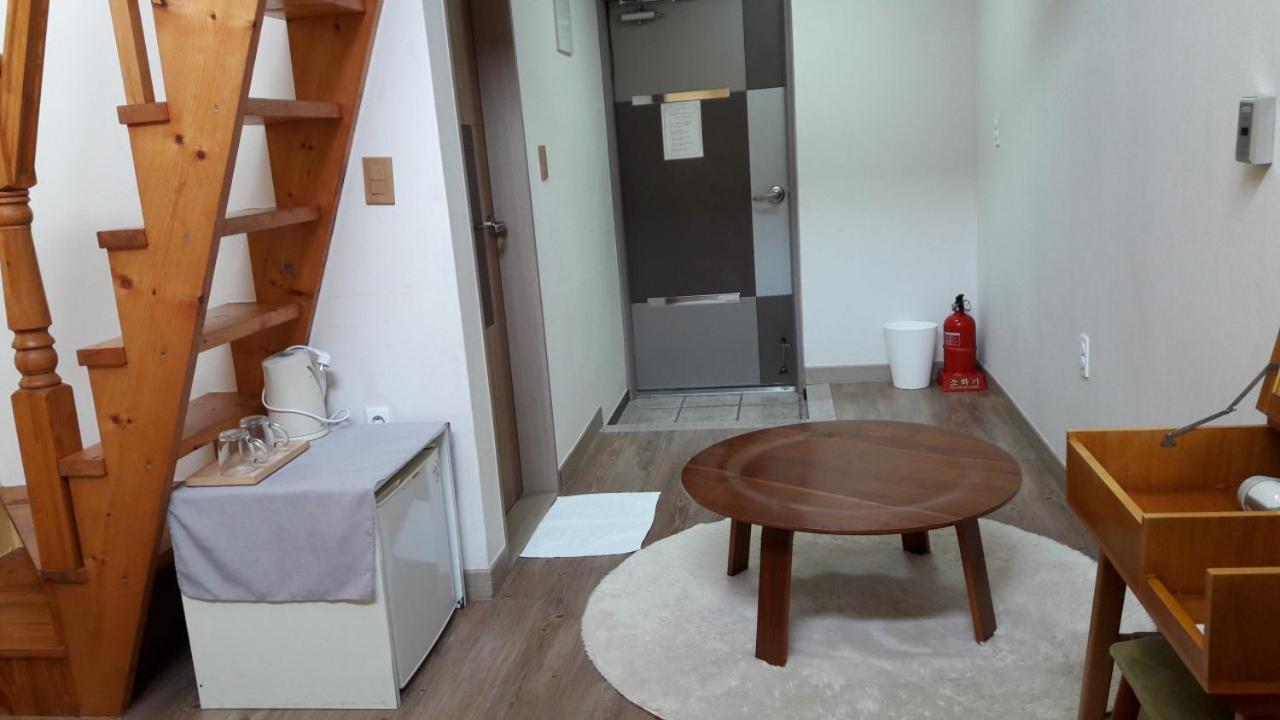 Moon Forest Guesthouse Jeju Dış mekan fotoğraf